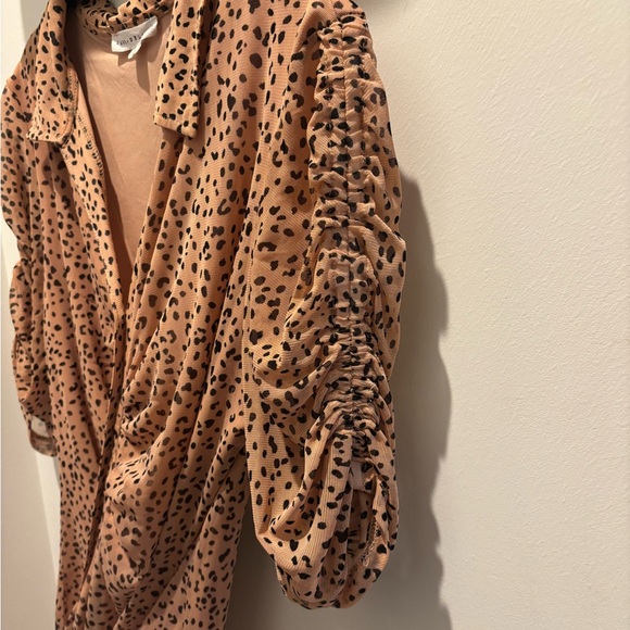Leopard Print Ruched Blouse - Picture 2 of 3